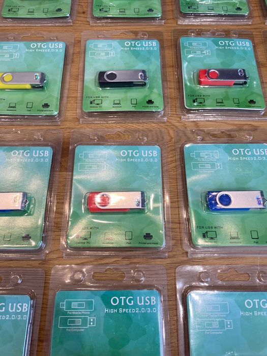 Pendrive USB 8GB wyprzedaż po sklepie dużo sztuk nowy rozne kolory