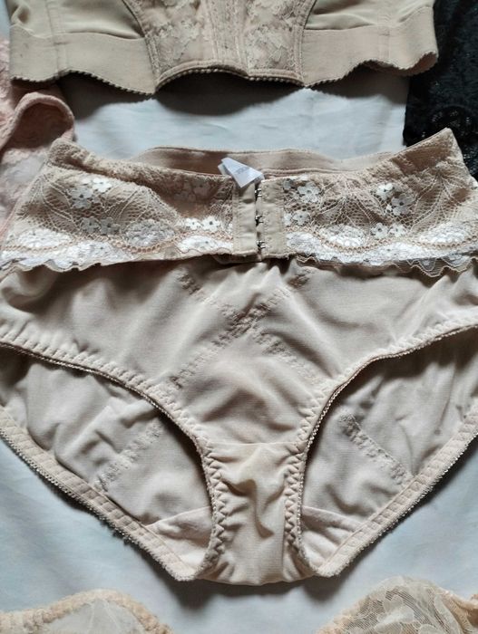 Білизна, боді, топи.