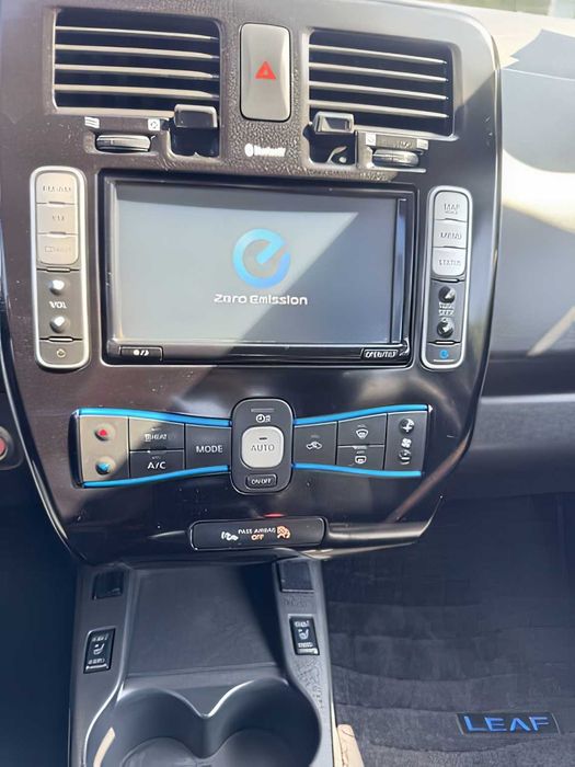 Nissan LEAF      2015