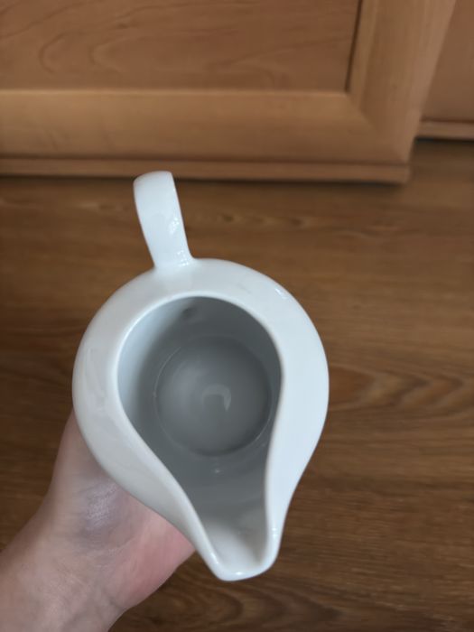 Porcelanowy mlecznik