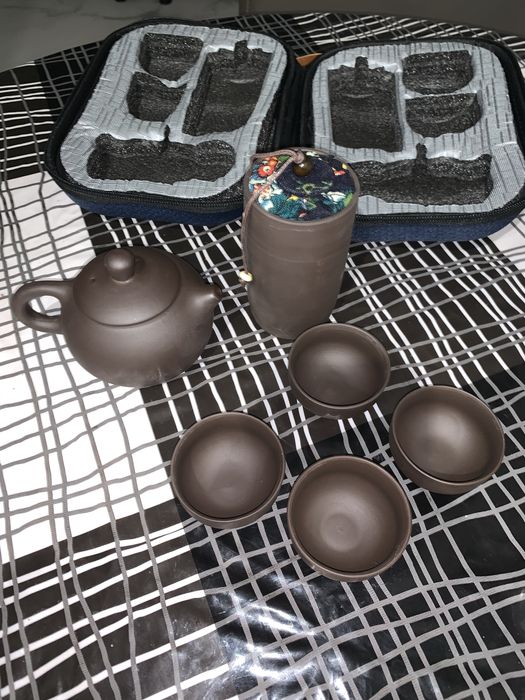 Набір керамічного посуду для чайної церемонії з чайником