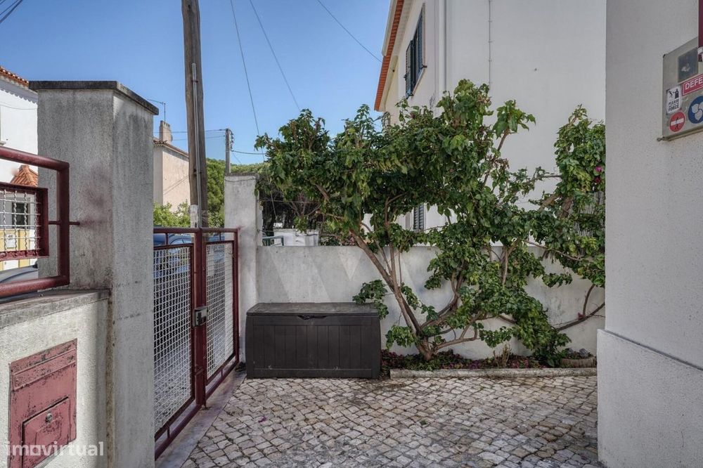 Fantástica Moradia V2+1 em Caselas | Lisboa