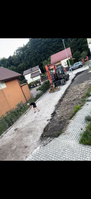 Utwardzanie dróg, placów, układanie płyt drogowych, jumbo, budowa dróg