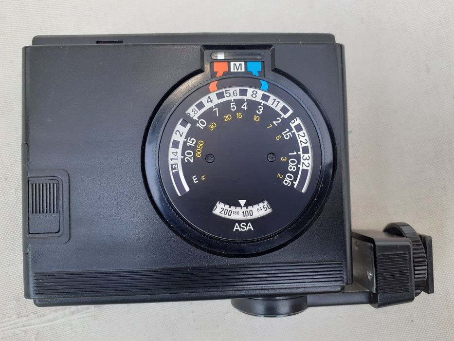 Flash NIKON antigo a funcionar e impecável conforme fotos.