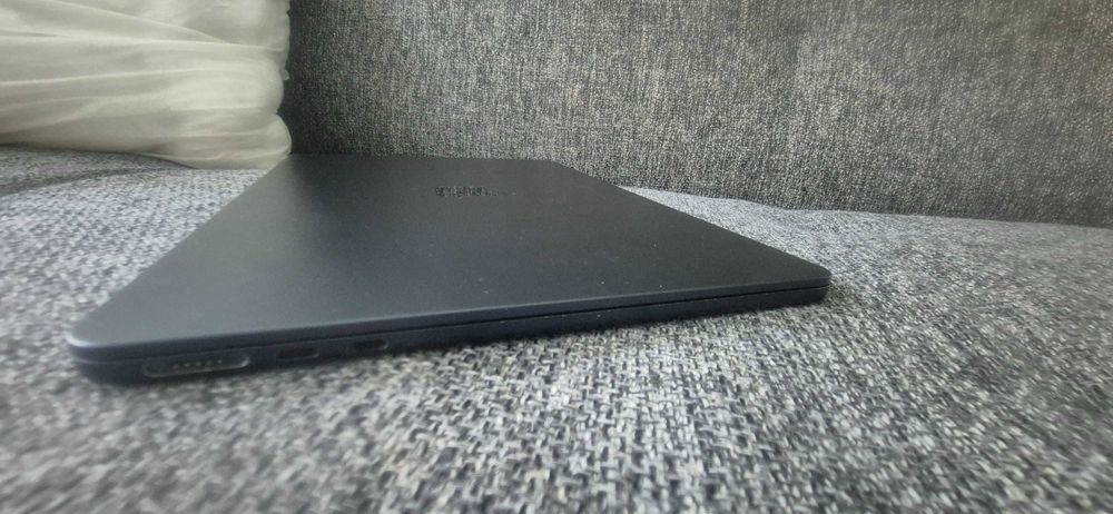 Macbook air m2 13,6 8core 8gb RAM 256gb SSD