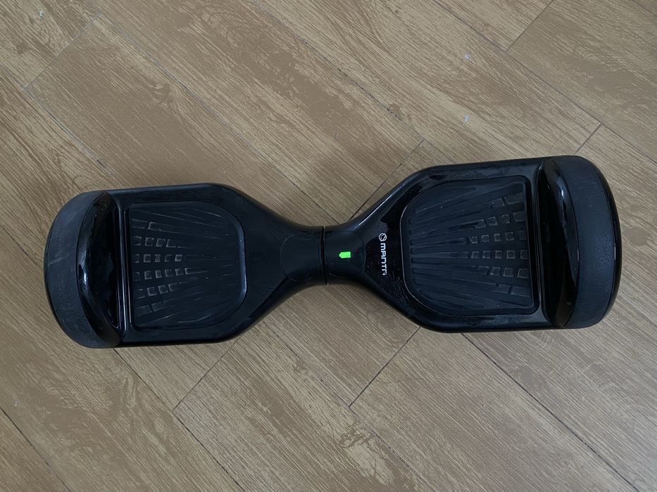 Czarna deskorolka elektryczna Manta MSB002