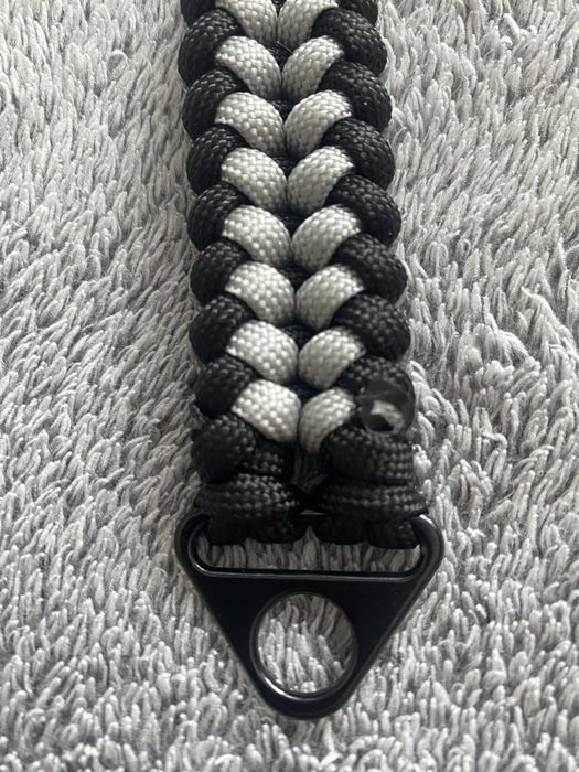 Brelok do kluczy z paracordu