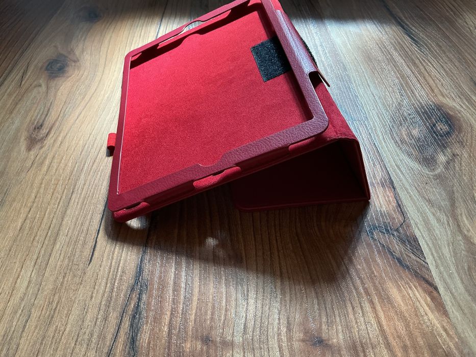 Czerwone etui na ipada apple 9,7 cala
