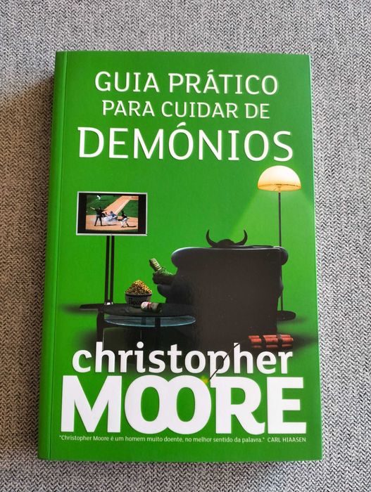 Livro "Guia prático para cuidar de demónios" Roger Moore