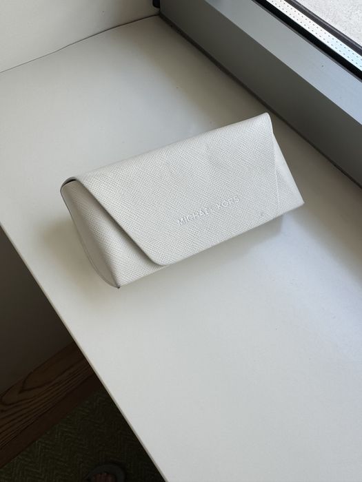 Óculos de sol Michael Kors Adrianna III (MK 2023)