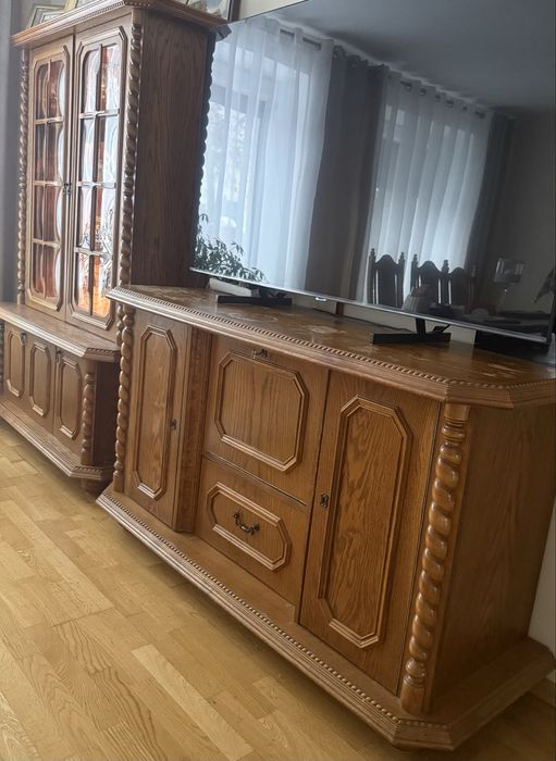 Dąb Rustykalny zestaw mebli  komoda+ witryna+ stol z krzeslami