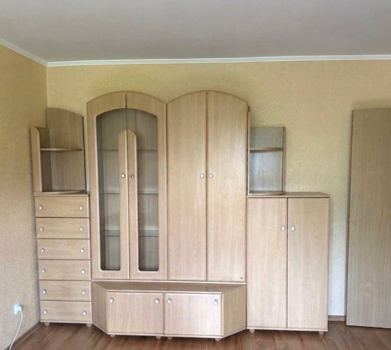 стінка-гірка в вітальню