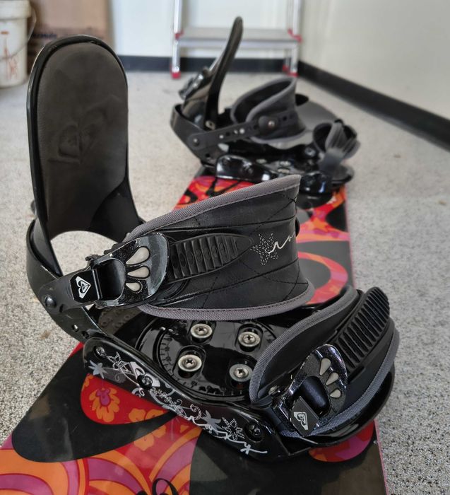 Deska snowboardowa Hammer 148cm + wiązania Roxy