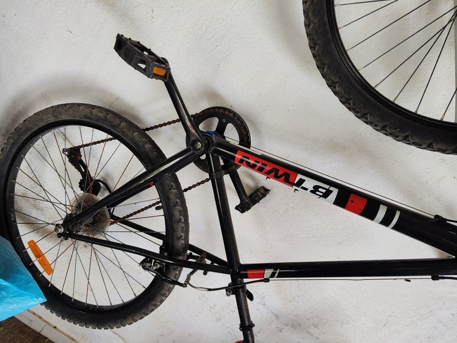 Bicicleta marca B_TWIN 24