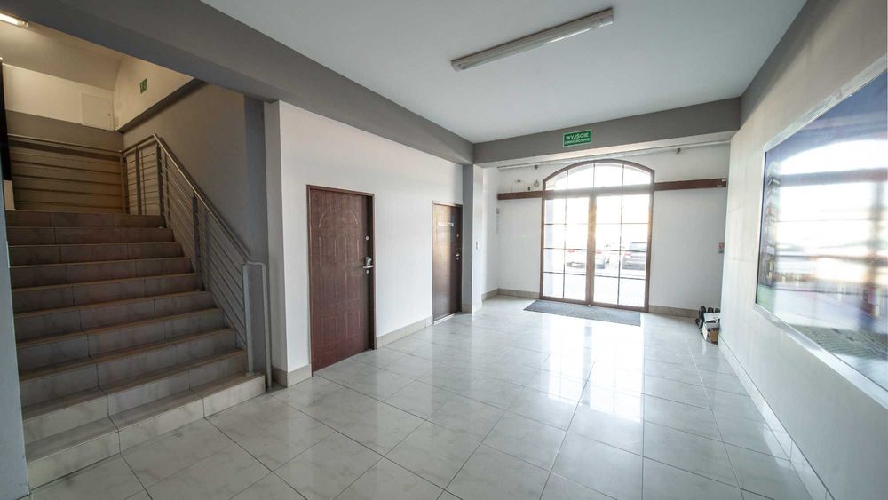 Lokal handel usługi magazyn 300 m2 parter, parking