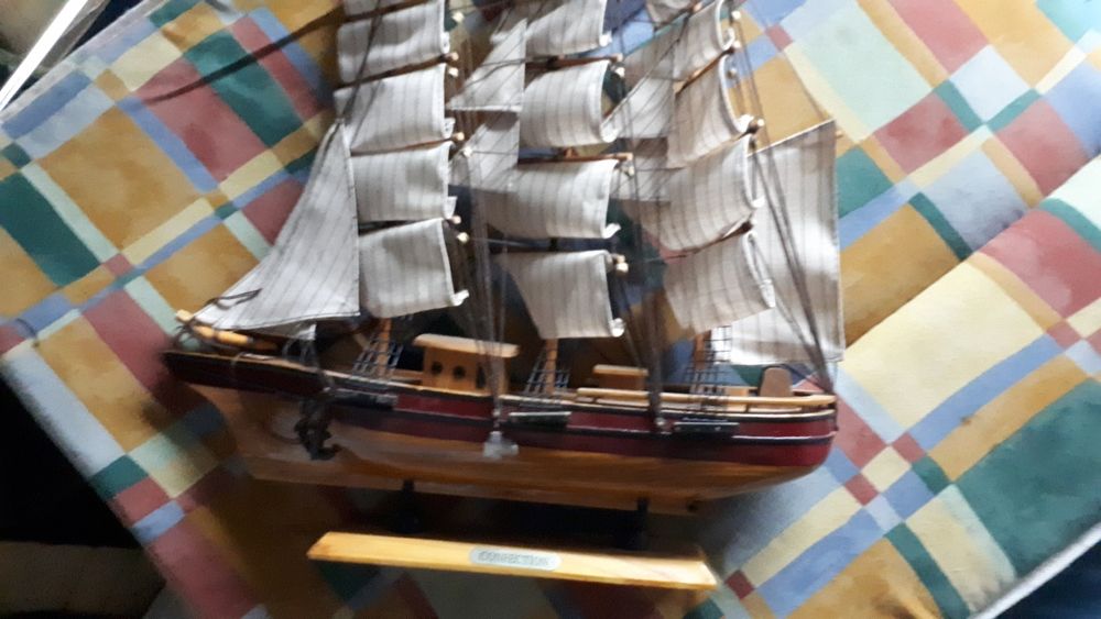 Barco de madeira e tecido