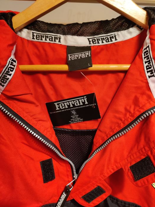 Corta vento Ferrari