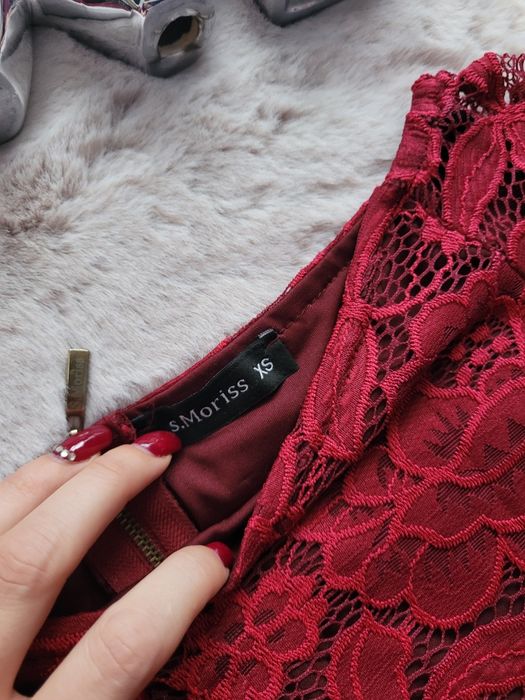 Elegancka sukienka koronkowa bordo S Moriss xs