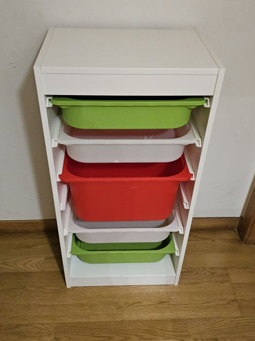 Móvel criança com gavetas para brinquedos