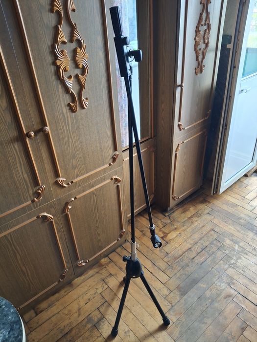 продам штатив для камеры или фотоаппарата.