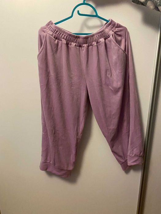 Dres welurowy fioletowy w kwiaty