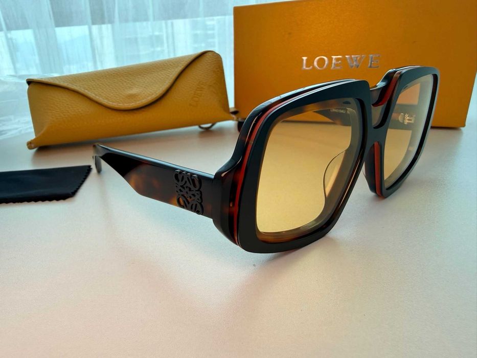 Okulary przeciwsłoneczne damskie z pudełkiem i etui Loewe