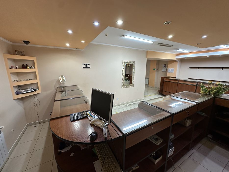 Продам комерційну нерухомість в центрі міста