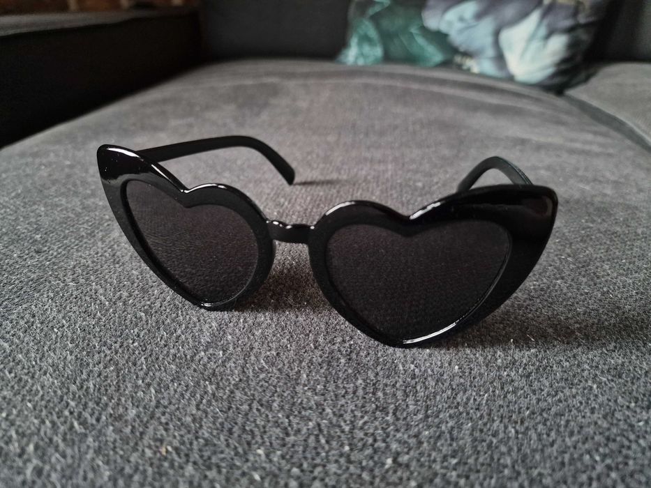 OKAZJA! Okulary przeciwsłoneczne serca serduszka czarne. SUPER STAN!