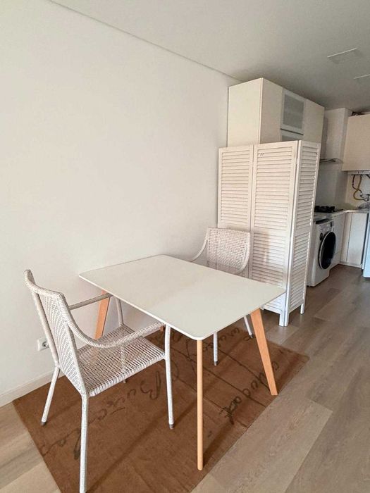 Arrendamento de apartamento T0 na Rua Elvira Velez, 1