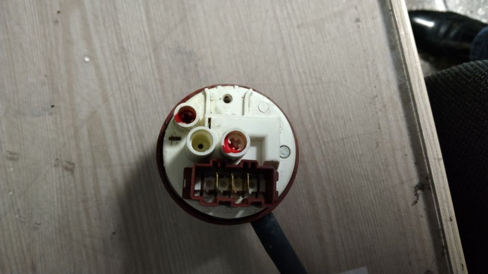 Пресостат,реле рівня води indesit/ariston  С00143740