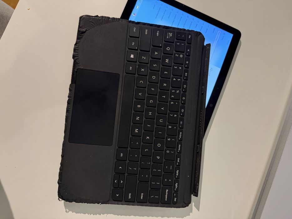 Surface Tablet Go 2 Intel m3 8/128gb super stan