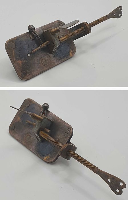 Quatro réplicas de microscópios antigos de Antoni Van Leeuwenhoek