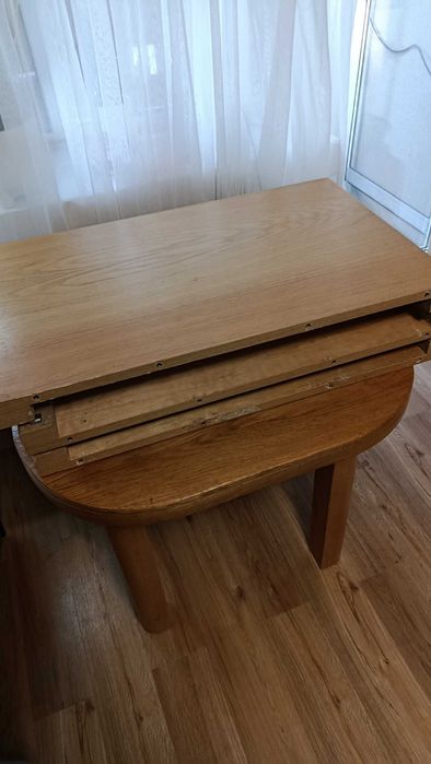 Stól rozsuwany 80 x 90 z możliwością powiększenia do 237 cm.