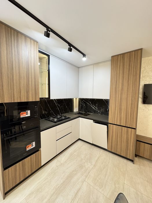 Продам 1 кімнатну біля озера,кухня-студія із індивід. газовим оп