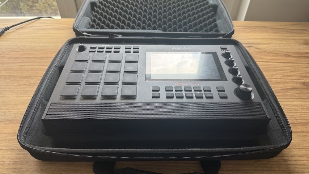 Akai Live 2 - Jak Nowe - Gwarancja - UDG Case i second skin w cenie