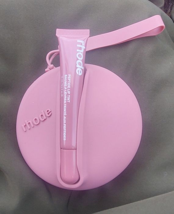 Baton hidratante com bolsinha da Rhode,  Novo