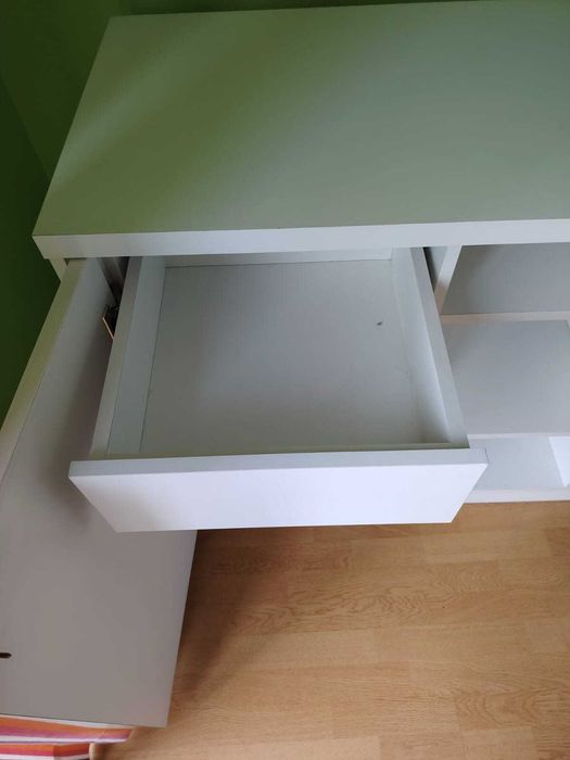 White Cabinet/Sideboard with Cupboard and Drawer Storage Space