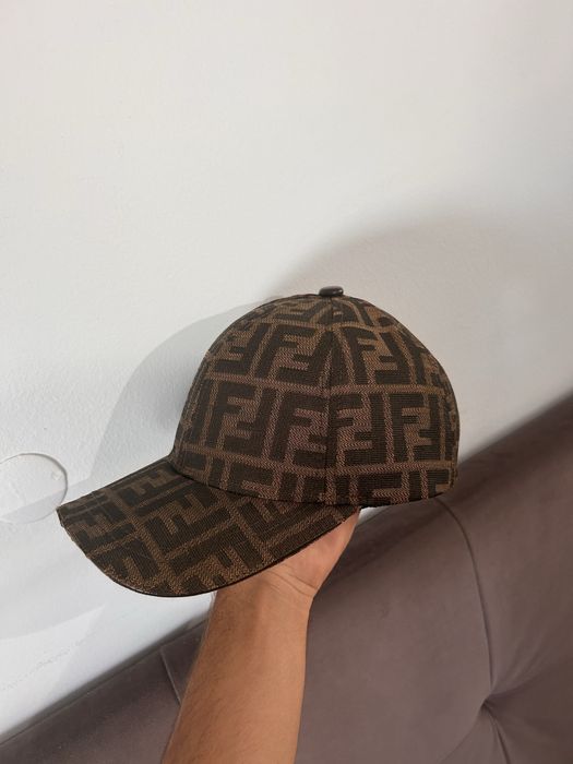 Chapeu da fendi castanho