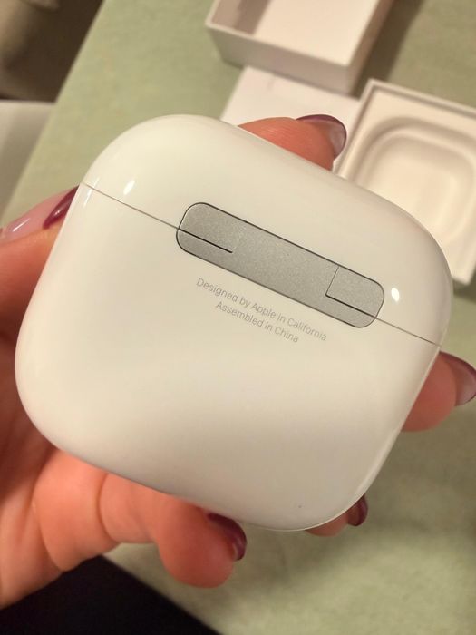 Airpods 4 cancelamento de ruido