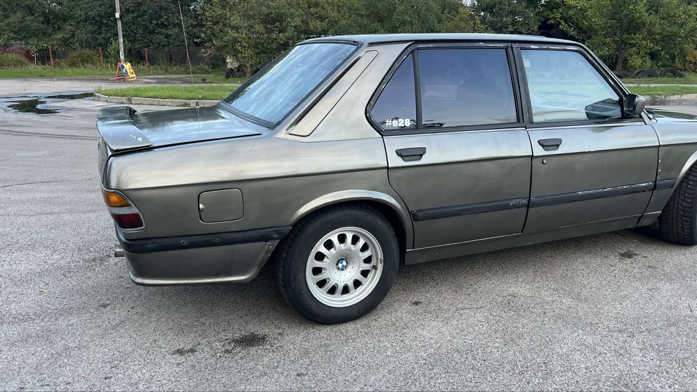 Bmw e28 2.7 бенз/газ