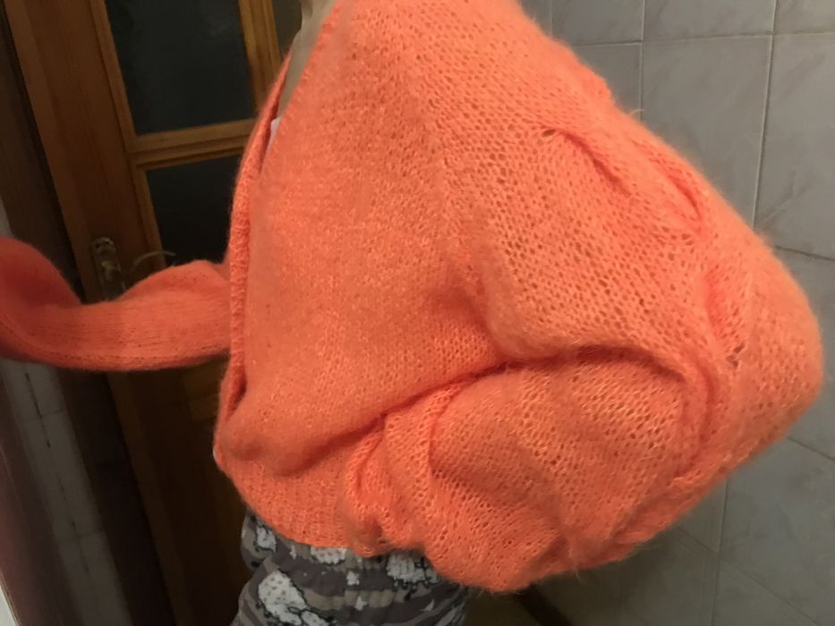 Продам Кофточка паутинка .