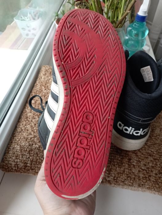 Кросівки adidas 38,5 розмір.