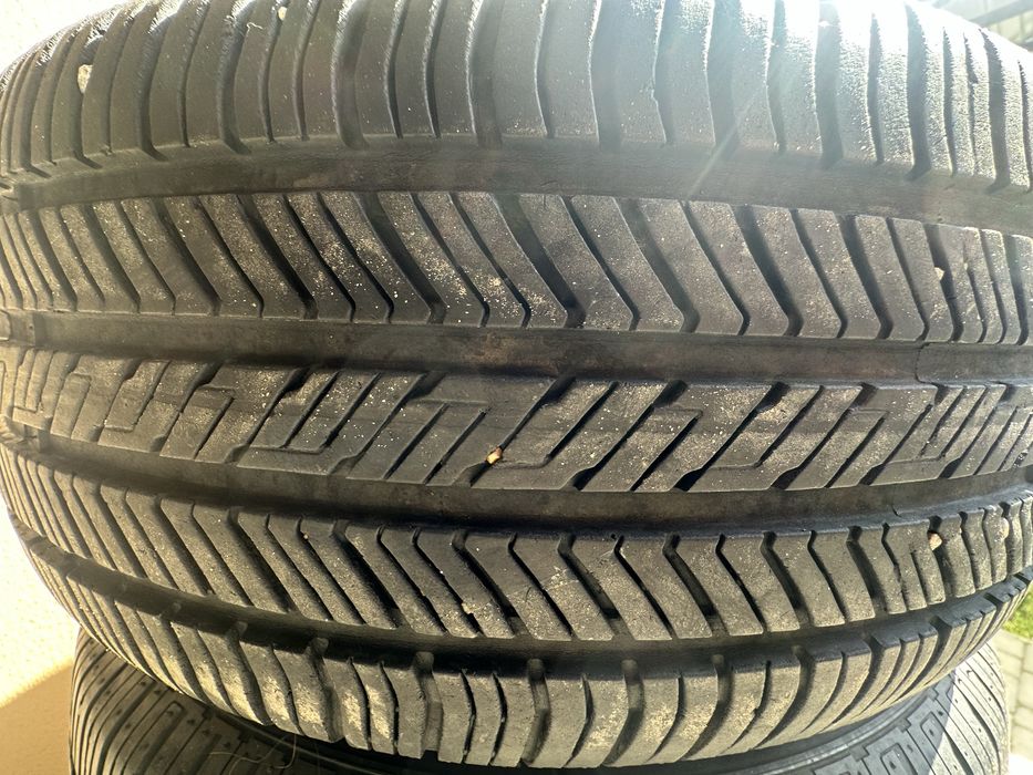 Летняя резина HANKOOK 215/60/16 в очень хорошем состоянии!!!