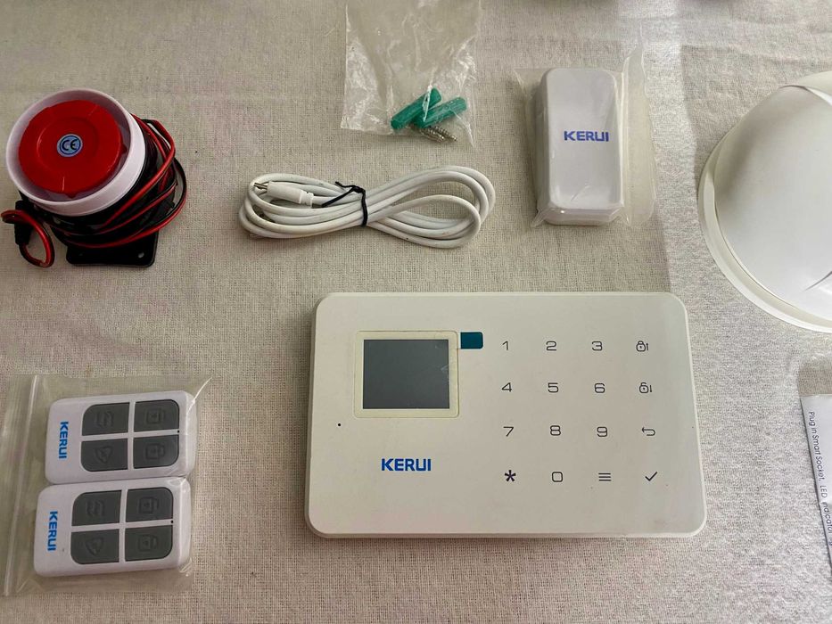 Kit Alarme Sem Fios KERUI Completo - GSM / Wi-Fi com Detetor de Fumo