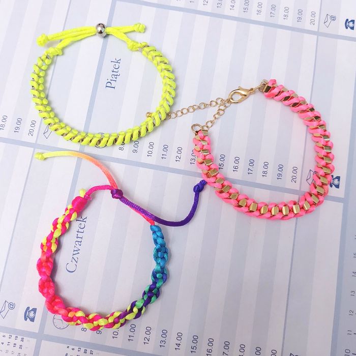 Trzy neonowe bransoletki nowe