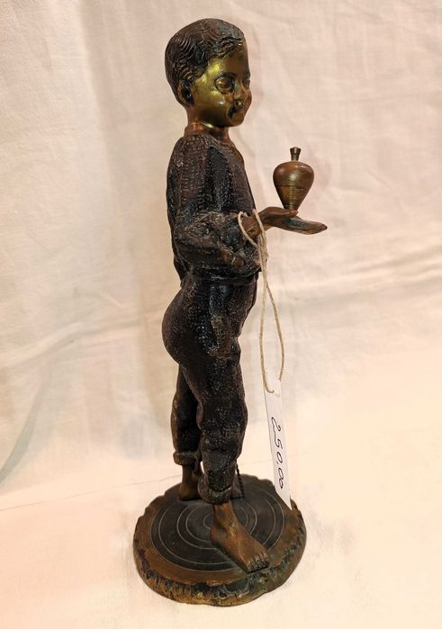 Menino Pião Bronze