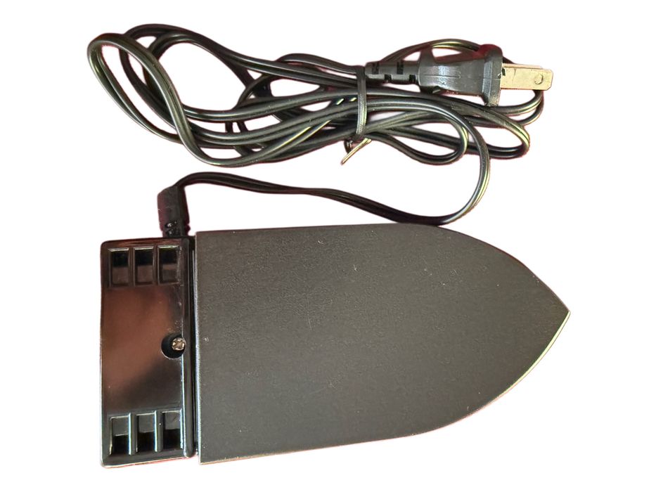 Mini Ferro de Engomar de Turista (Dual Voltage, Novo) EI 8080