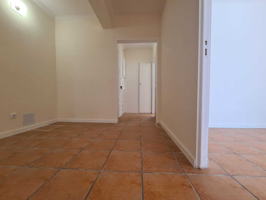 Apartamento T2 transformado em T3 — Rua Prof. Rui Luís Gomes, 11,  Mem Martins