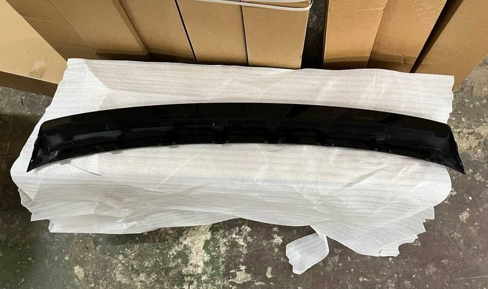 Накладка переднього бампера Volvo XC40 18-22 Black нова ліцензія