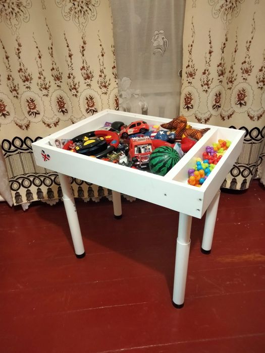 Продам столик детский стульчики